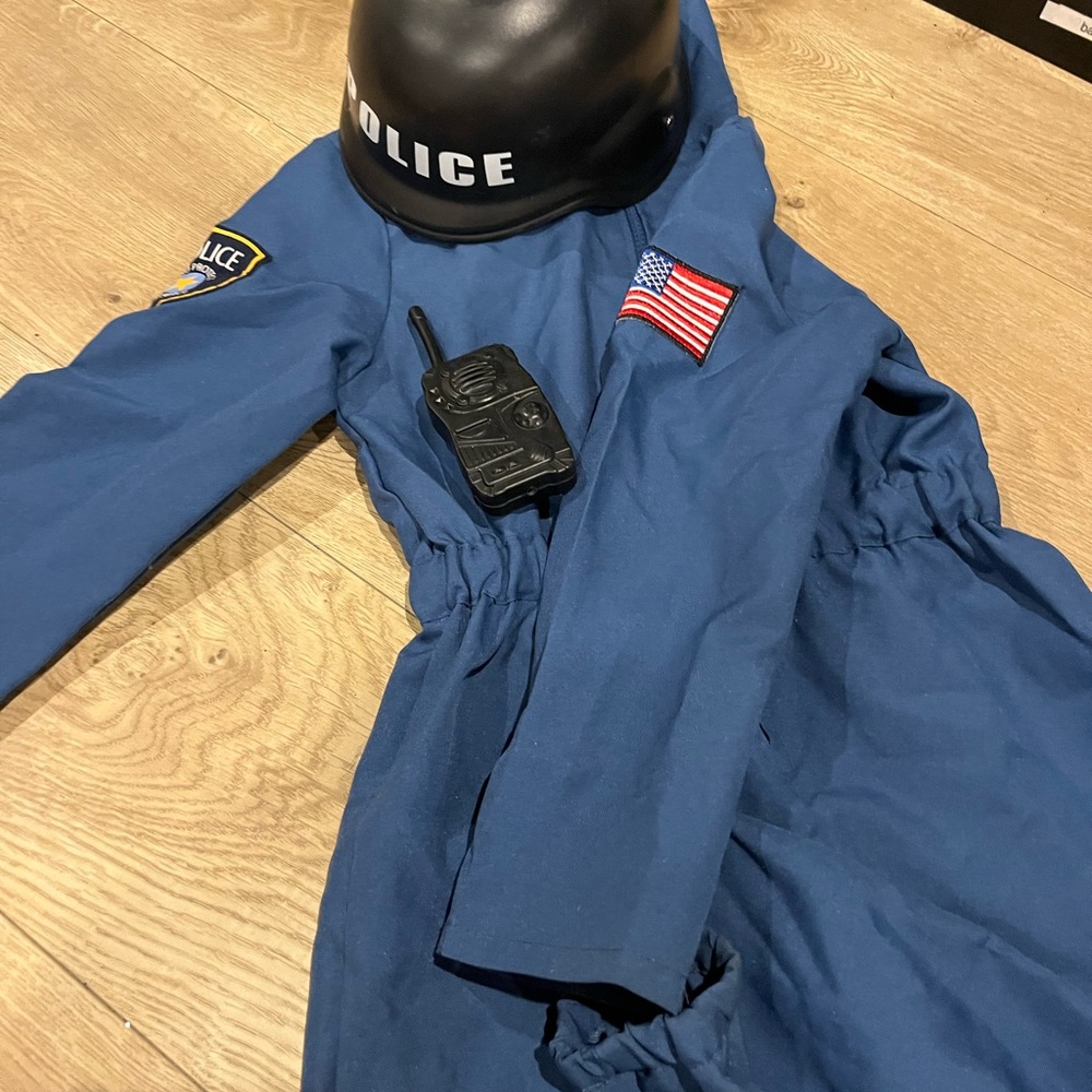 Blue Police Costume with Helmet and Radio - 5/6